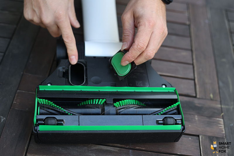 Die Öffnungen zur Reinigung der EB7